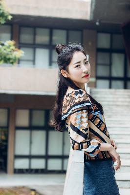 年轻女孩的秘密：18岁少女的真实情感与性启蒙？令人震惊的成长故事！